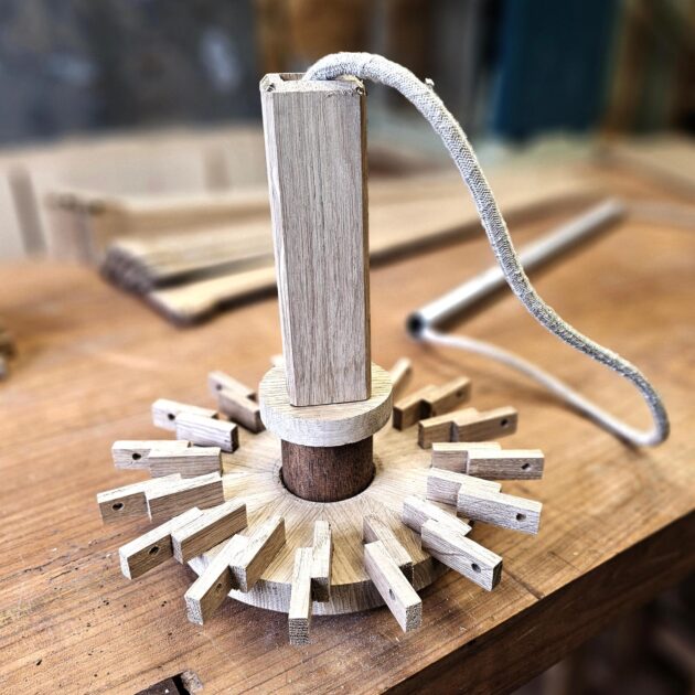 Grand lustre articulé en bois sur mesure