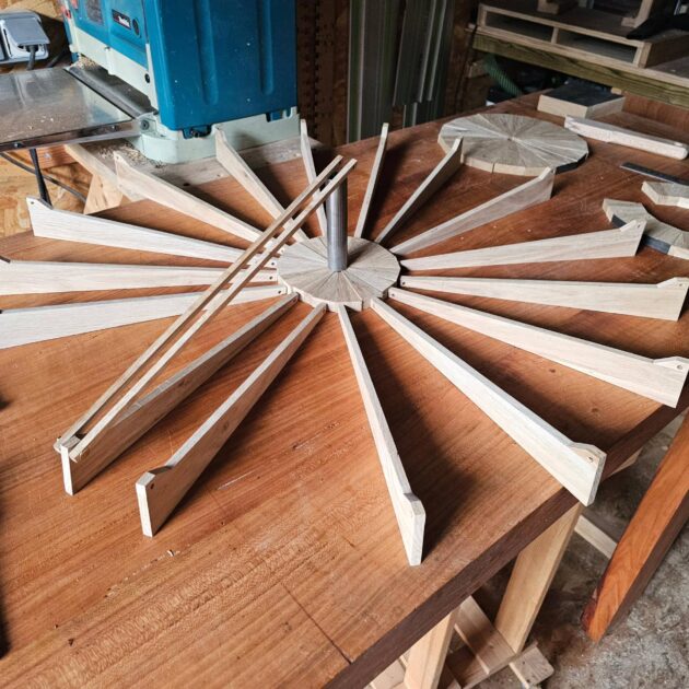 Lustre en bois sur mesure mecanisme en bois