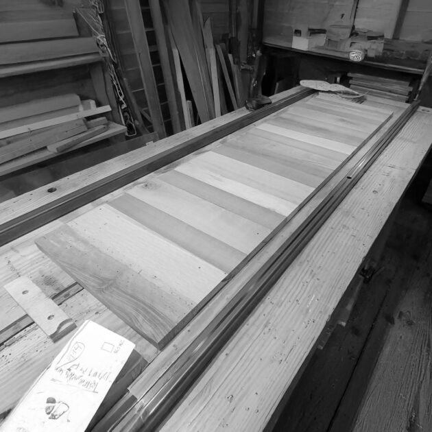 Mise au format des planches de bois atelier de menuiserie Bouguenais