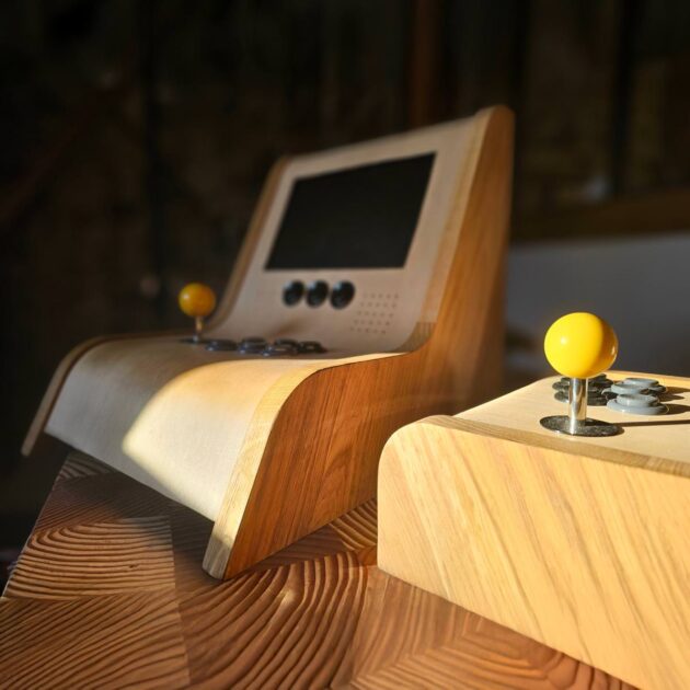 Borne arcade rétro-gaming création sur mesure bois et silicium Raspberry Pi