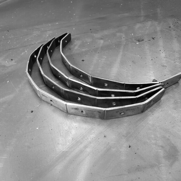 Fabrication cerclage coffre de pirate menuisier Nantes