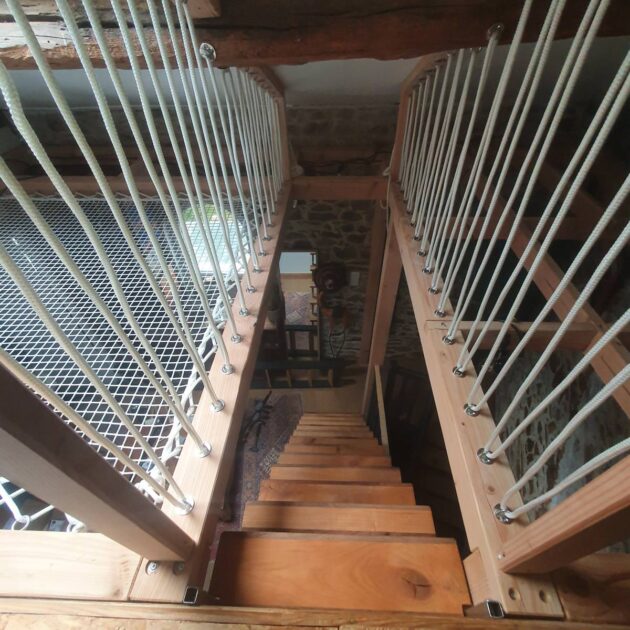 Acces filet de lecture escalier atypique bois et métal Nantes Bouguenais