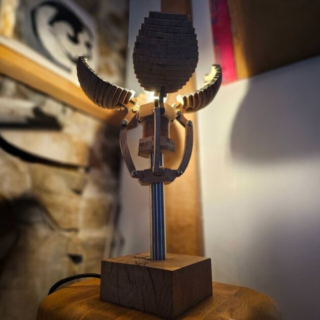 Créateur de lampe articulées en bois à Bouguenais - ADN création bois