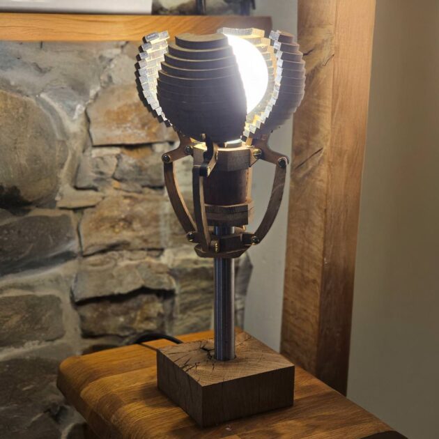 Lampe de bureau design, conception par un menuisier