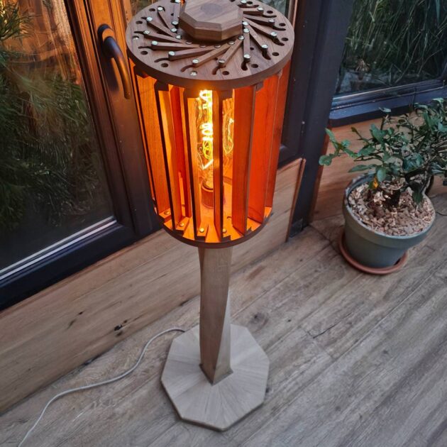 Designer de luminaires à Bouguenais co-création d'objets atypiques en bois