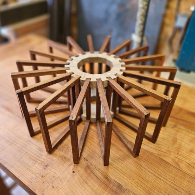 Lustre sur mesure travail du bois noble finition naturelle, bois récyclé