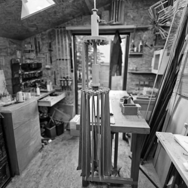 Fabrication de lustres et lampes sur-mesure et sur commande atelier de menuiserie Bouguenais Nantes