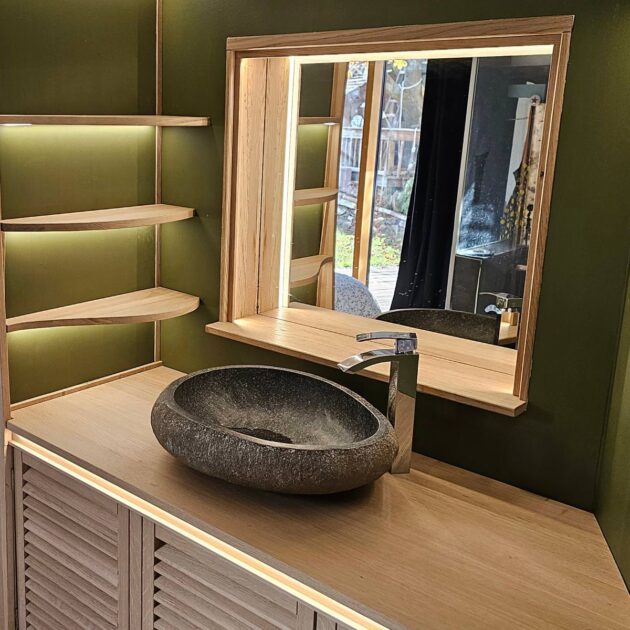Menuisier designer d'objets et meubles sur mesure en bois massif