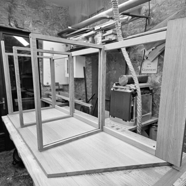 Bois massif et assemblage traditionnel de meubles design Nantes