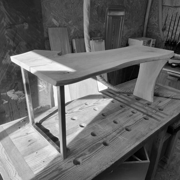 Conception fabrication d'une table basse en bois massif de noyer