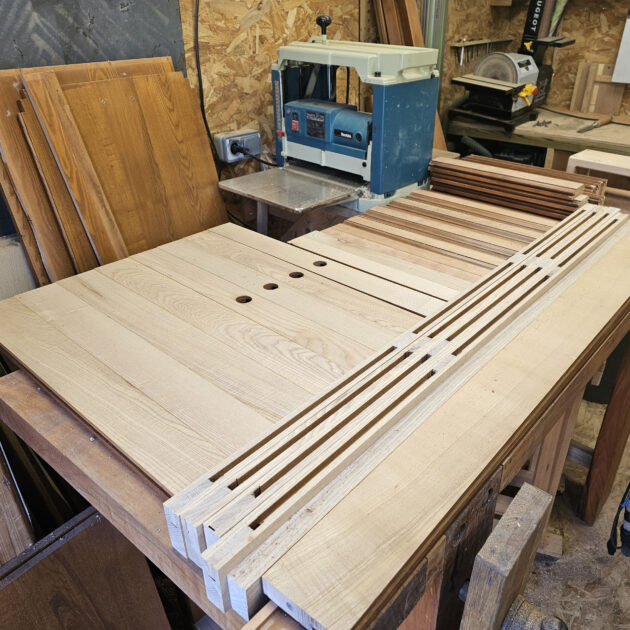 Création de menuisier pour fabrication d'un coffre de rangement banc