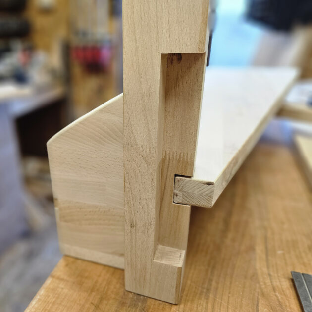 assemblage marches escalier sur mesure fabrication atelier de menuiserie Loire Atlantique