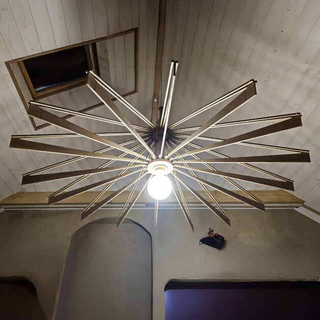 Fabrication de lustres et lampes articulées en bois création unique designer Nantais